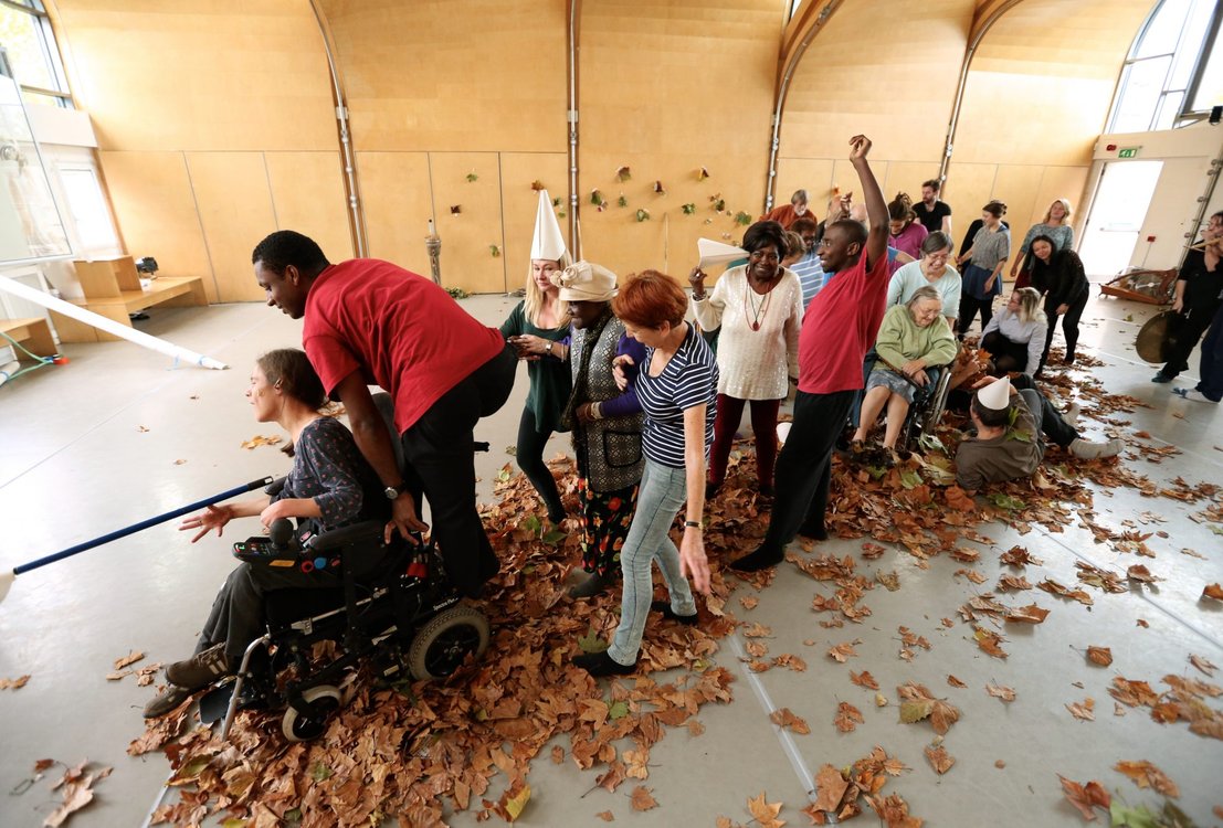 Entelechy Arts-Ambient_Jam_collective_bring_Leaf_Symphony_to_Siobhan_Davies_Dance_responding_to_the_exhibition_by_Kristin_Kerrigan- credit Roswitha Chesher