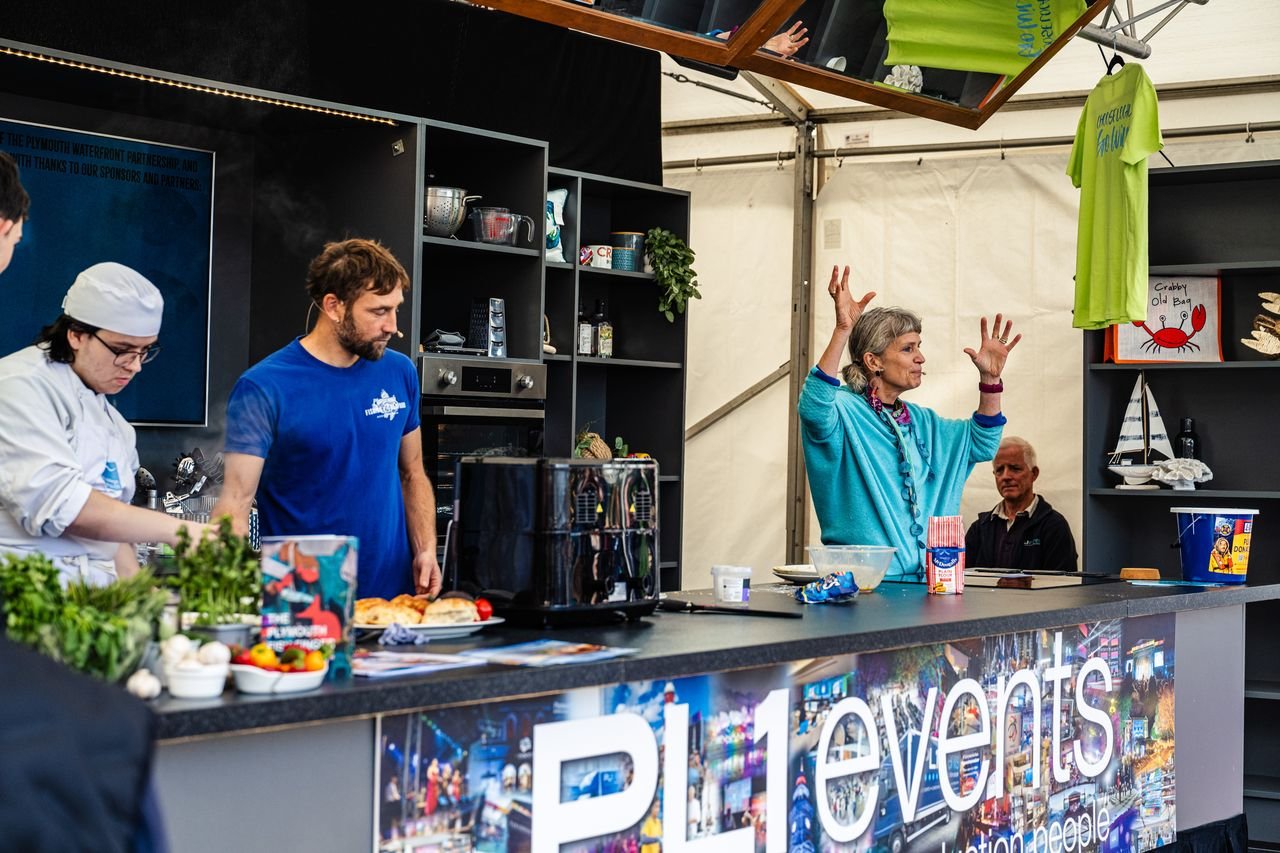 FoodsEqual and Ed cooking the fishfinger